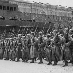 7 ноября - День проведения военного парада на Красной площади в Москве в 1941 году