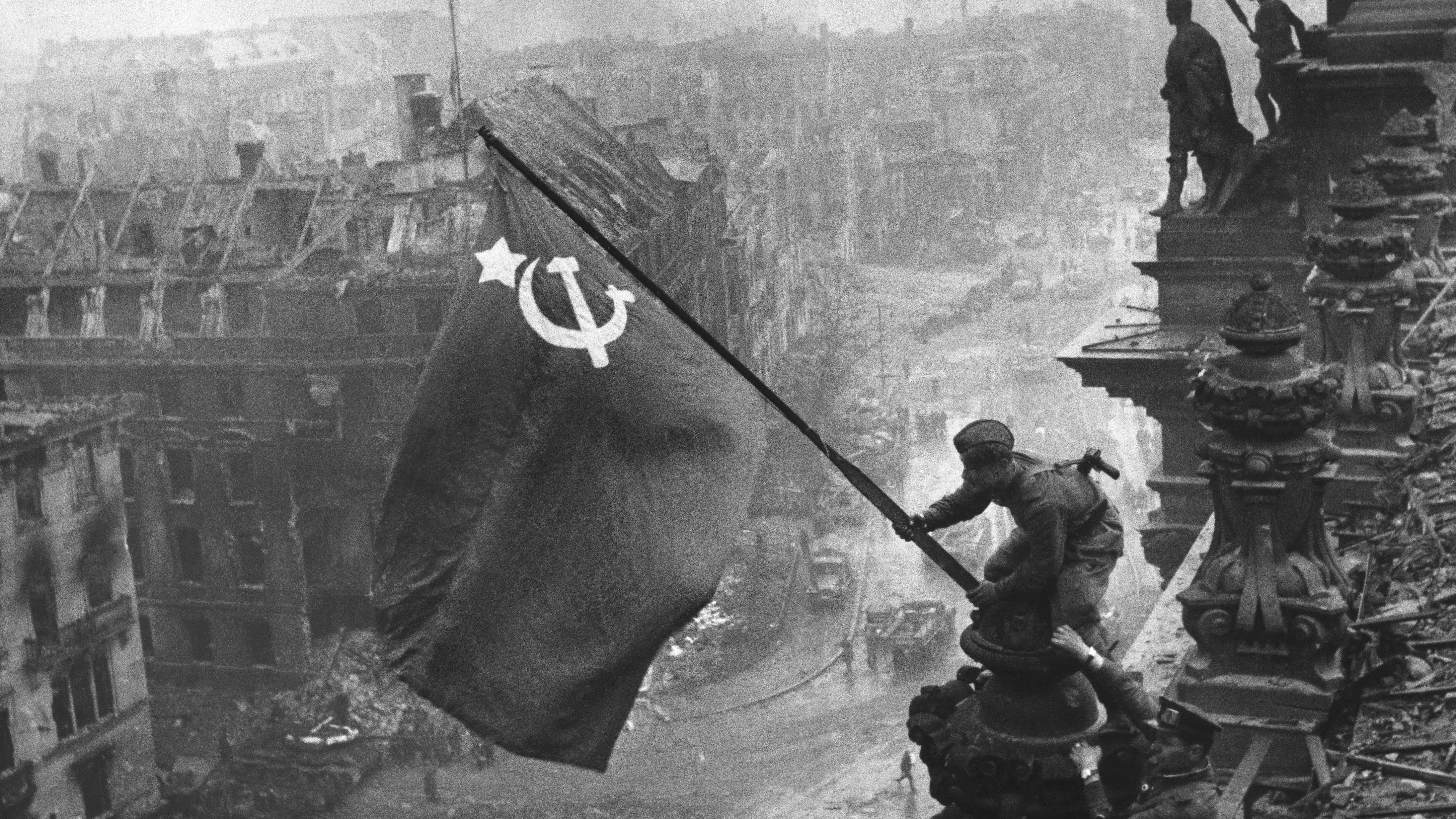 2 мая 1945 г.  Советские войска полностью овладели столицей Германии Берлином